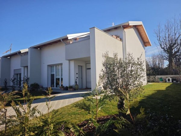 casa indipendente in vendita ad Appiano Gentile
