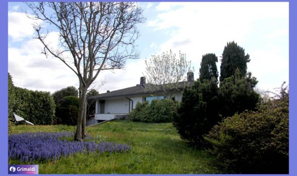 casa indipendente in vendita ad Appiano Gentile