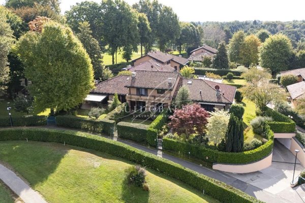 casa indipendente in vendita ad Appiano Gentile