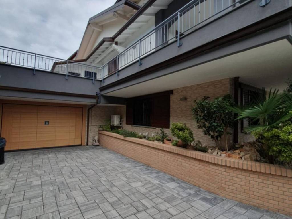 casa indipendente in vendita ad Appiano Gentile