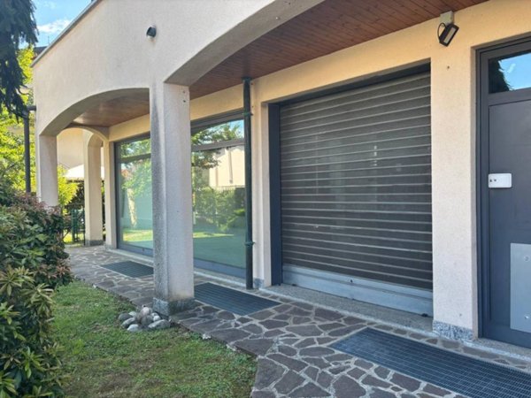 negozio in vendita ad Appiano Gentile