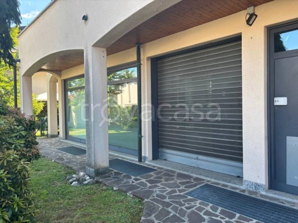 negozio in vendita ad Appiano Gentile