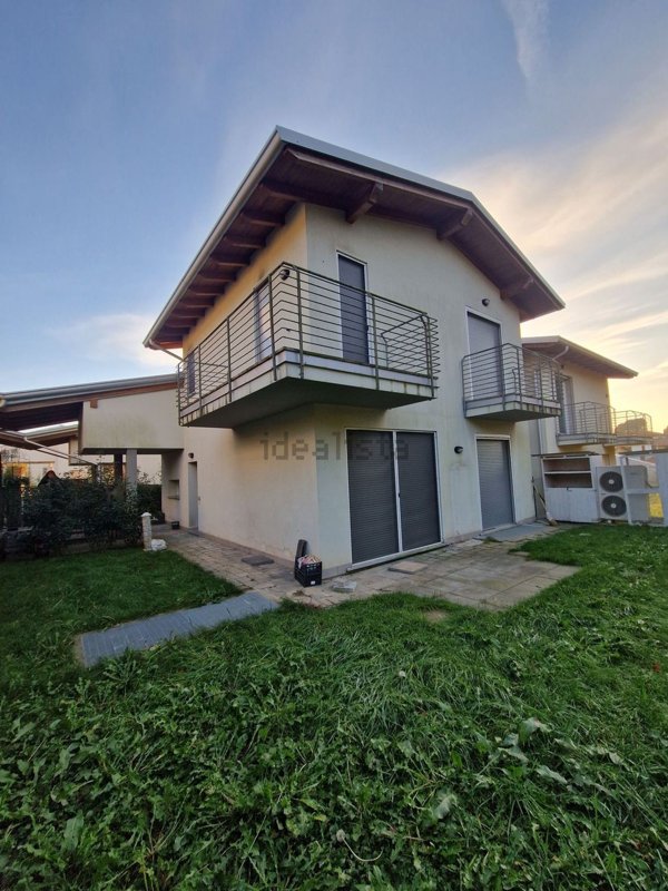 casa indipendente in vendita ad Appiano Gentile