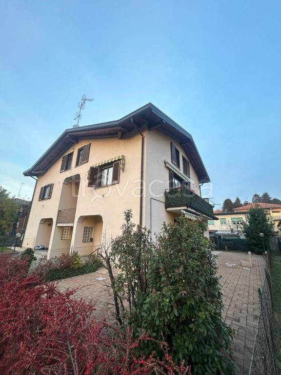 appartamento in vendita ad Appiano Gentile