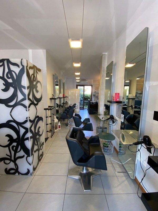 negozio in vendita ad Appiano Gentile