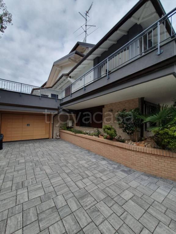 casa indipendente in vendita ad Appiano Gentile