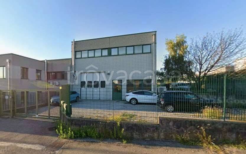 locale commerciale in vendita ad Appiano Gentile