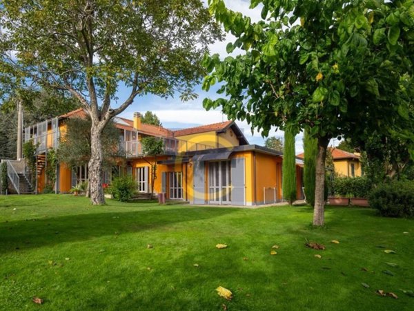 casa indipendente in vendita ad Appiano Gentile