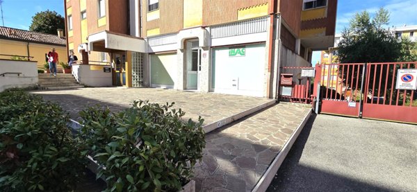 negozio in vendita ad Appiano Gentile