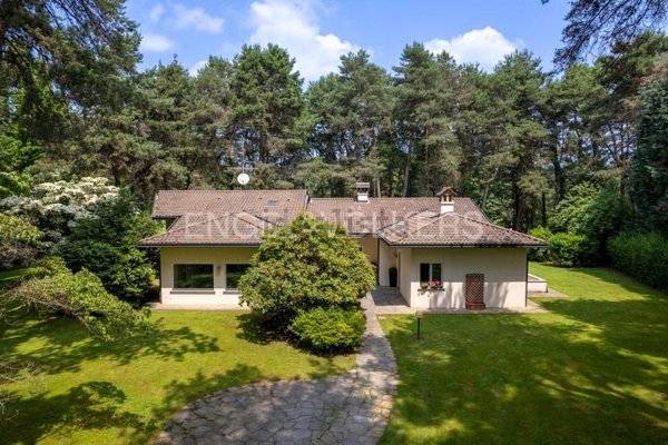 casa indipendente in vendita ad Appiano Gentile