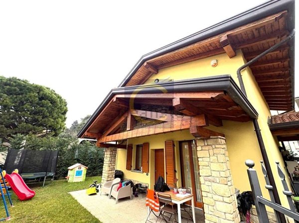 quadrivano in vendita ad Appiano Gentile