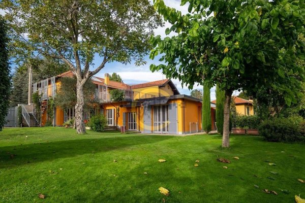 casa indipendente in vendita ad Appiano Gentile