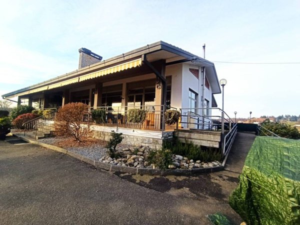 negozio in vendita ad Appiano Gentile