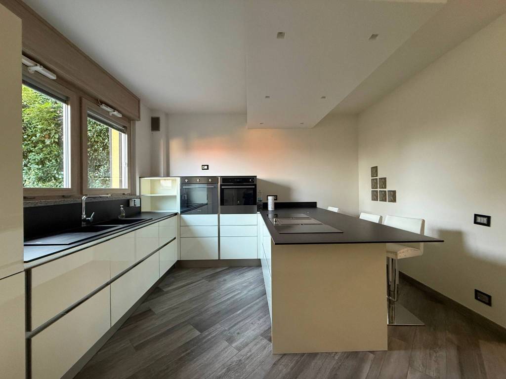 casa indipendente in vendita ad Appiano Gentile