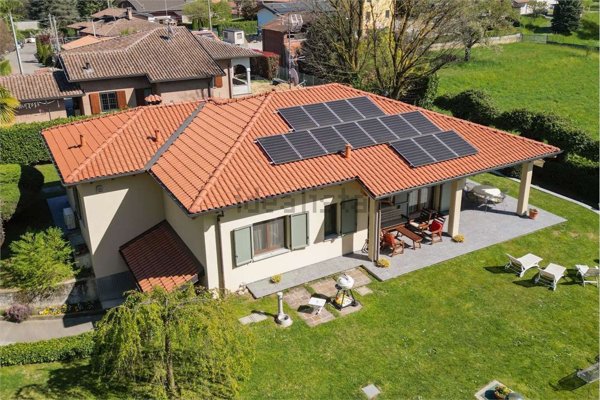 casa indipendente in vendita ad Appiano Gentile