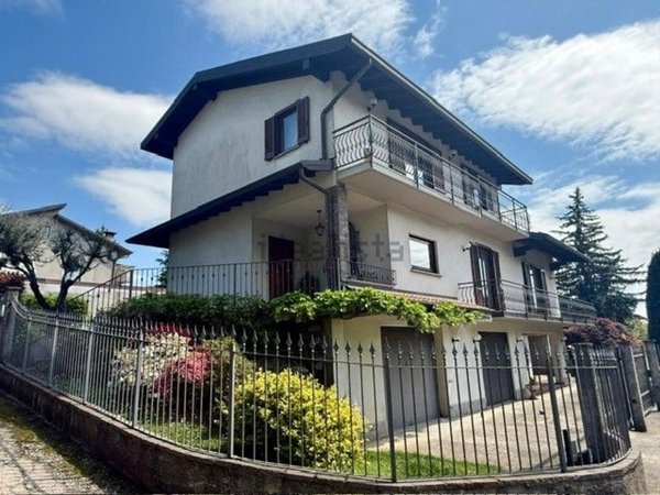 casa indipendente in vendita ad Appiano Gentile
