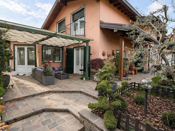 casa indipendente in vendita ad Appiano Gentile