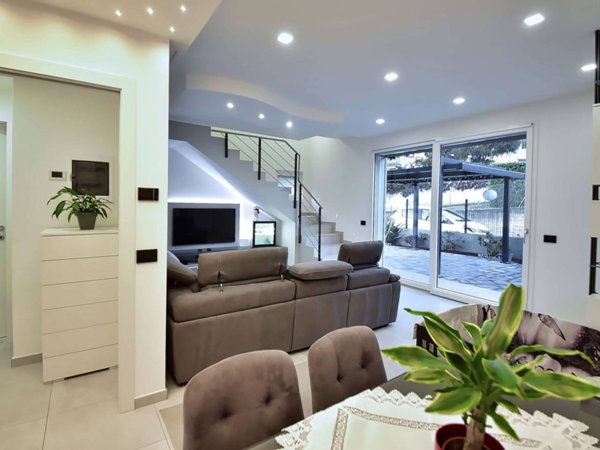 casa indipendente in vendita ad Appiano Gentile