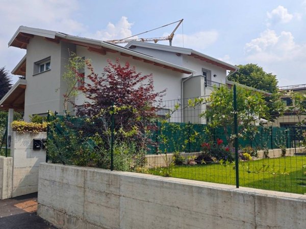 casa indipendente in vendita ad Appiano Gentile