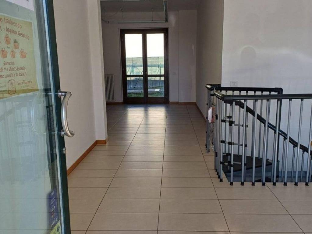negozio in vendita ad Appiano Gentile