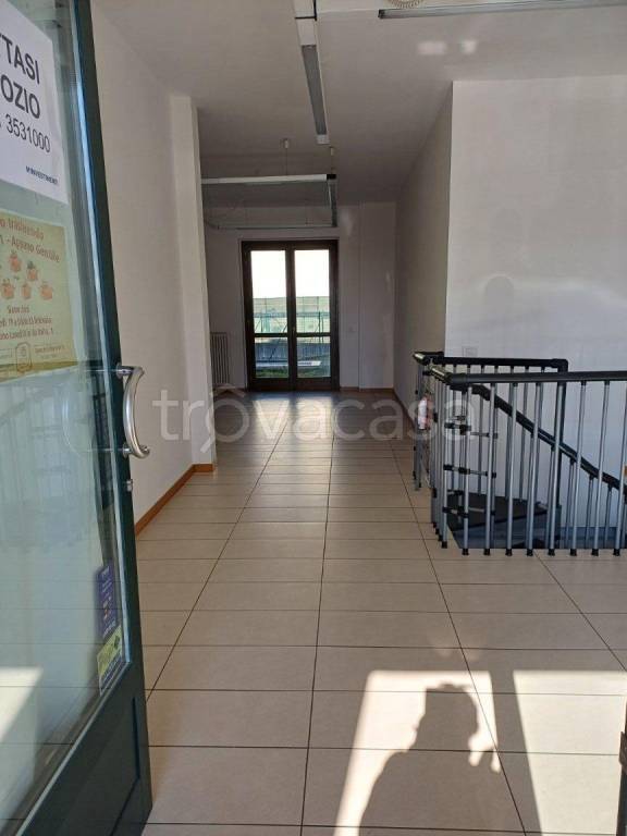 negozio in vendita ad Appiano Gentile