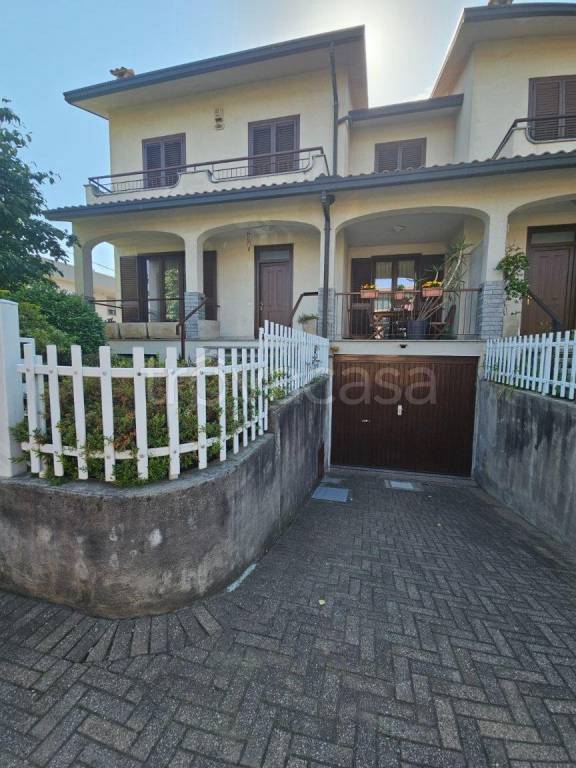 casa indipendente in vendita ad Appiano Gentile