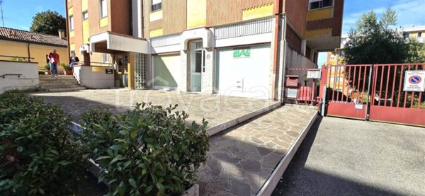 negozio in vendita ad Appiano Gentile