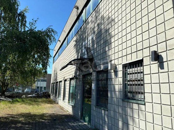 locale commerciale in vendita ad Appiano Gentile