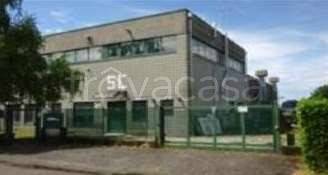 locale commerciale in vendita ad Appiano Gentile