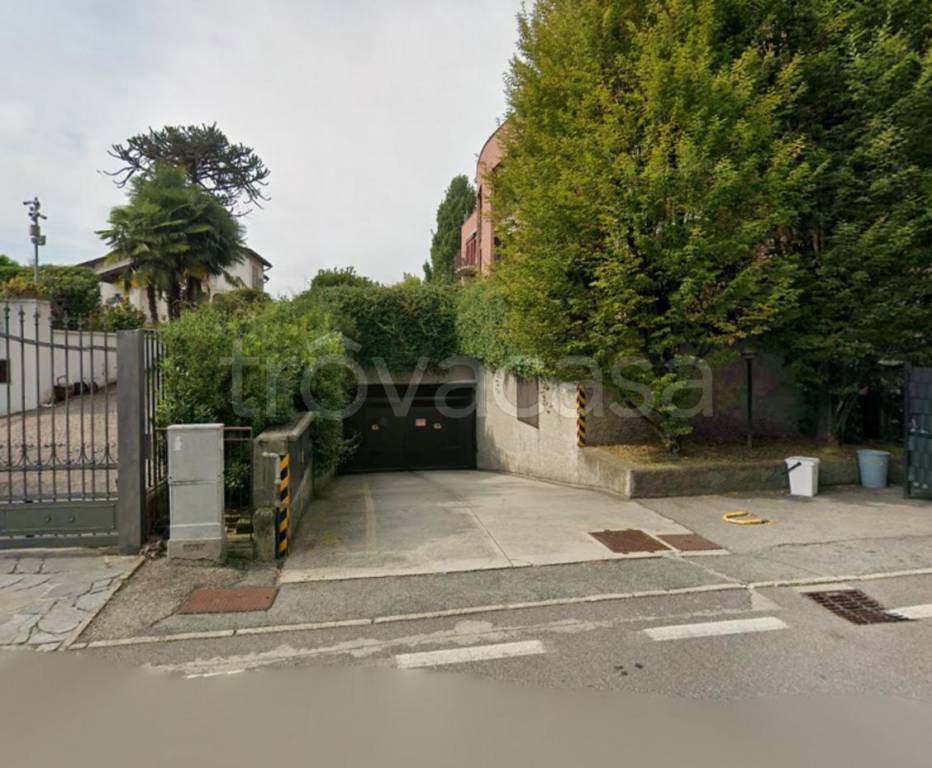 box auto in vendita ad Appiano Gentile
