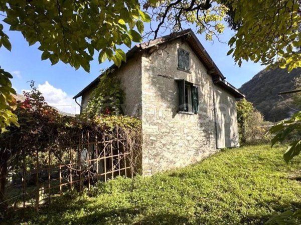 casa indipendente in vendita ad Argegno