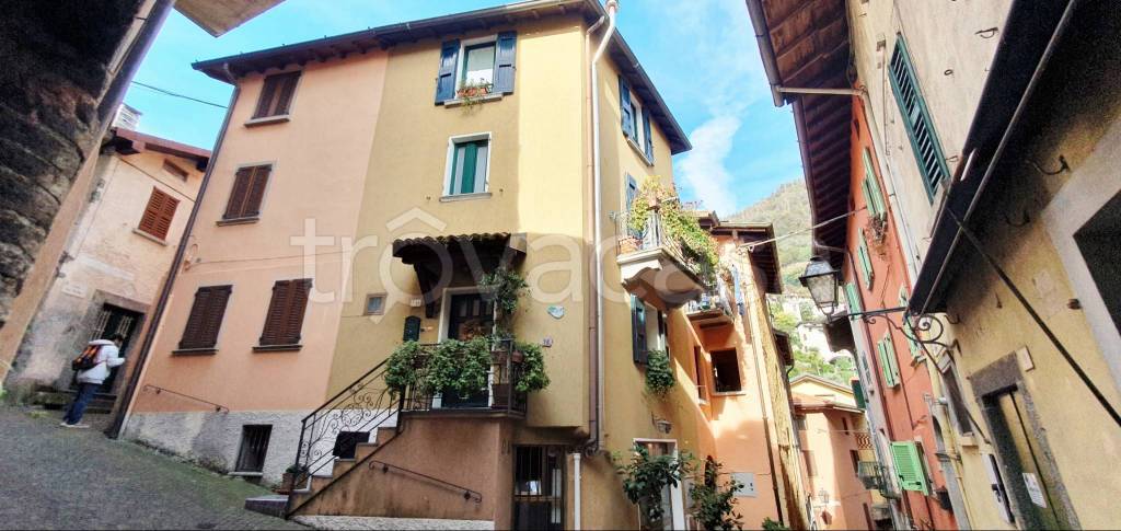 casa indipendente in vendita ad Argegno