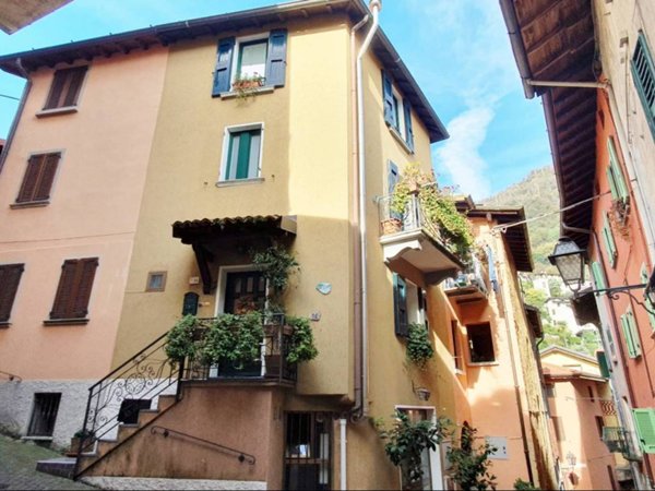 casa indipendente in vendita ad Argegno