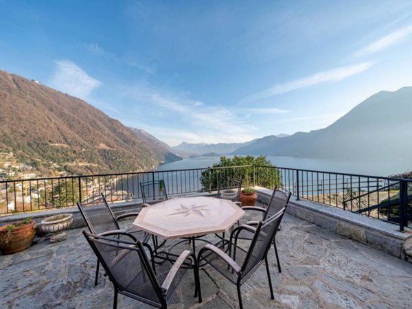 casa indipendente in vendita ad Argegno