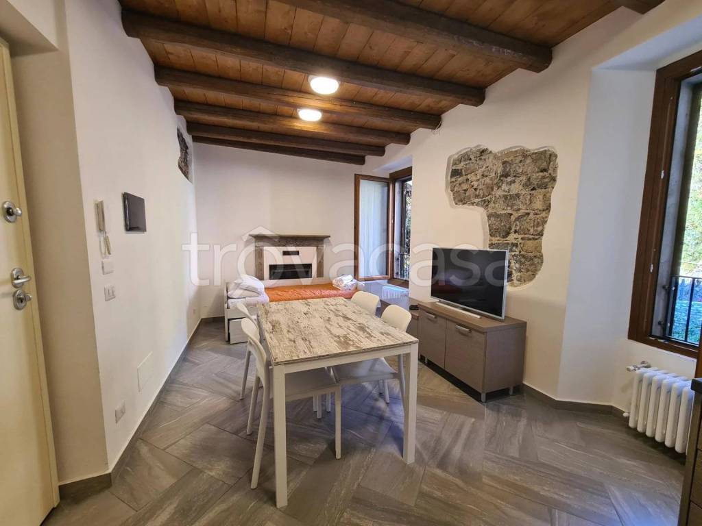 casa indipendente in vendita ad Argegno