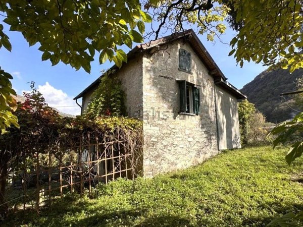 casa indipendente in vendita ad Argegno