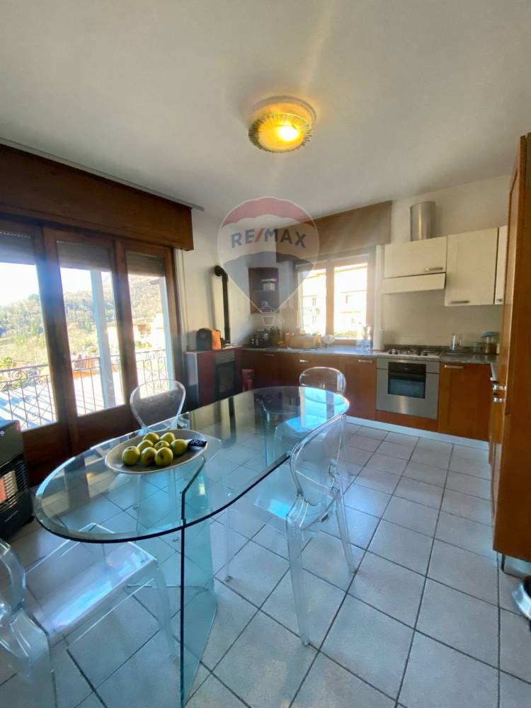 casa indipendente in vendita ad Argegno