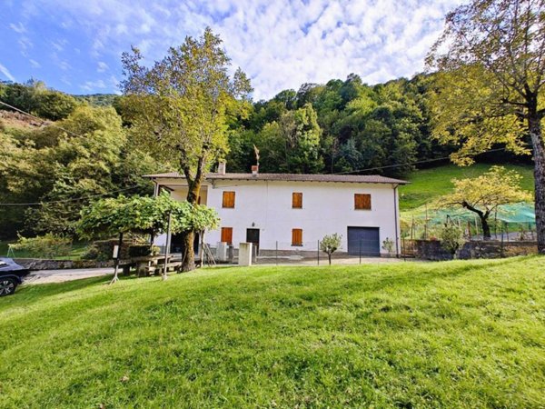 casa indipendente in vendita ad Argegno in zona Sant'Anna