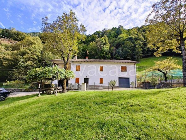 casa indipendente in vendita ad Argegno in zona Sant'Anna