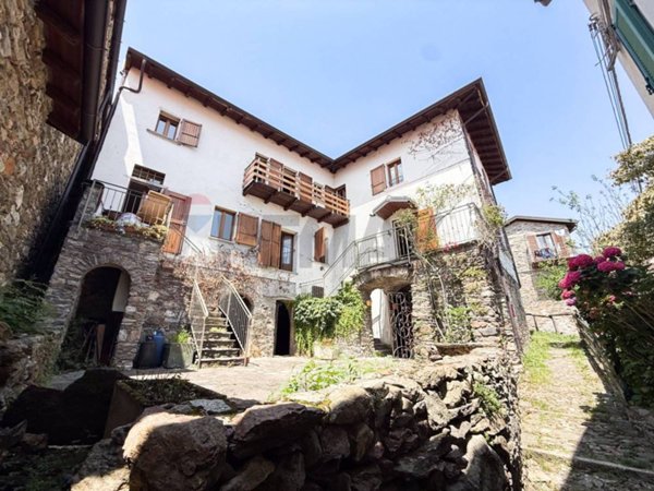casa indipendente in vendita ad Argegno