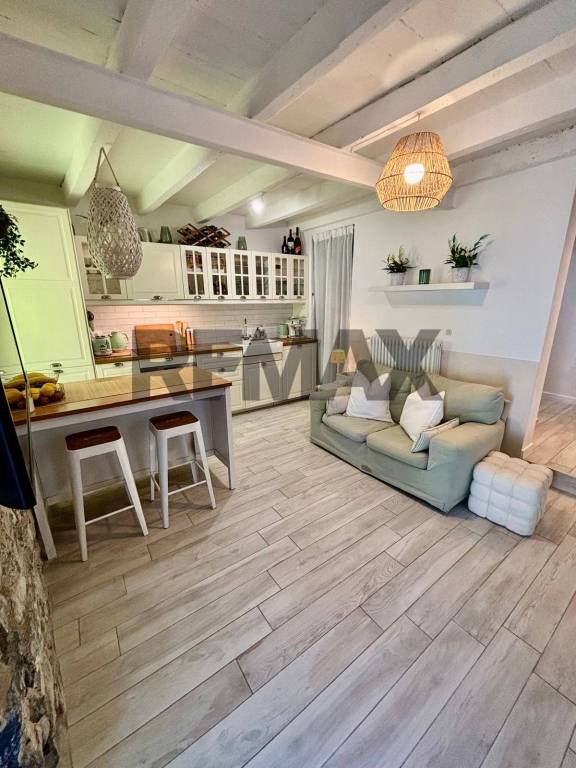 casa indipendente in vendita ad Argegno