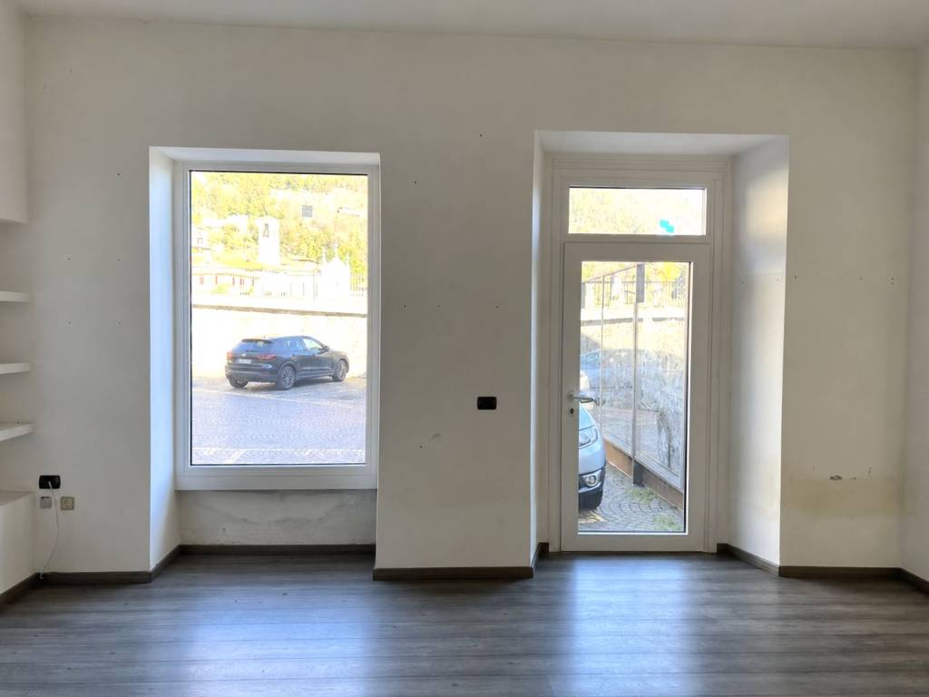 negozio in vendita ad Argegno