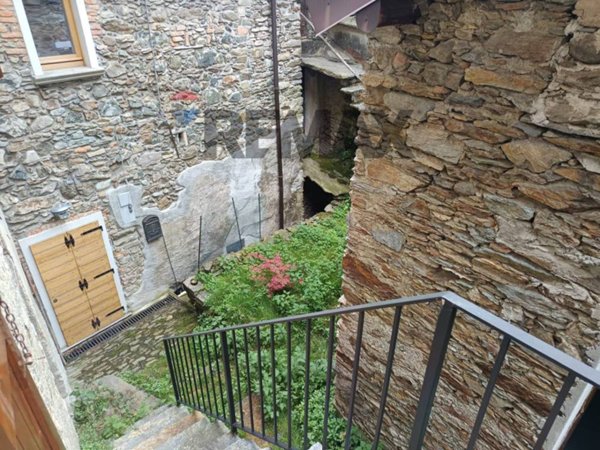 casa indipendente in vendita ad Argegno