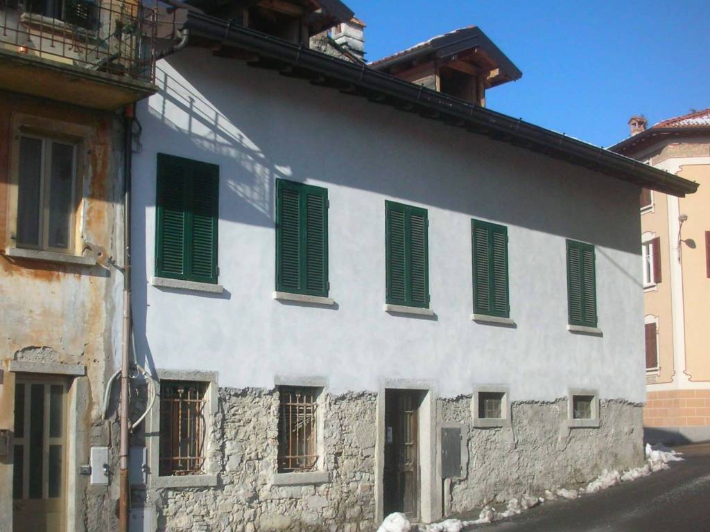 intera palazzina in vendita ad Argegno