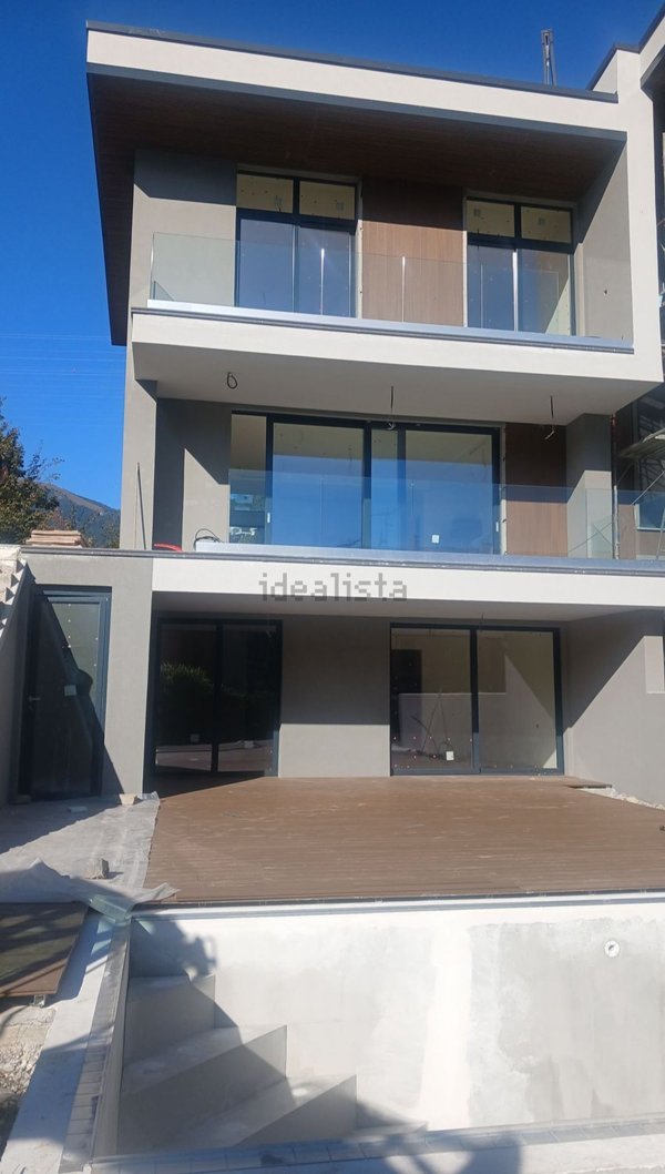 casa indipendente in vendita ad Argegno