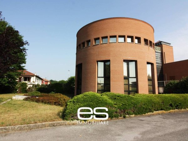 locale commerciale in vendita ad Arosio