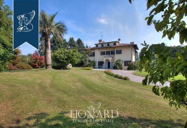 villa in vendita ad Arosio