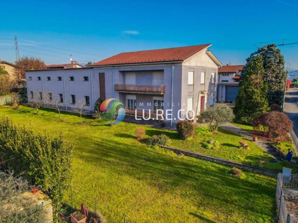 locale commerciale in vendita ad Arosio