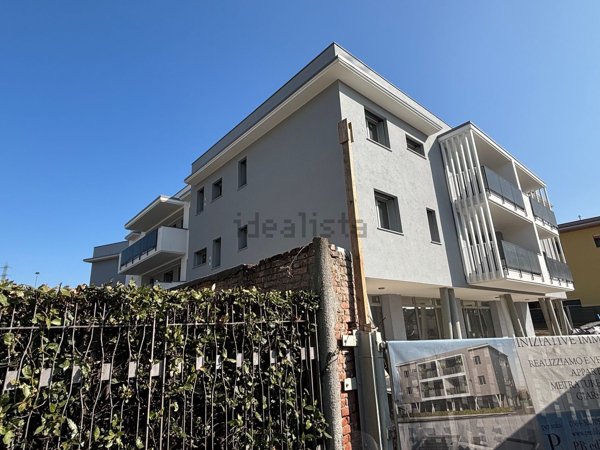 negozio in vendita ad Arosio