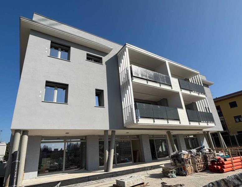 locale commerciale in vendita ad Arosio